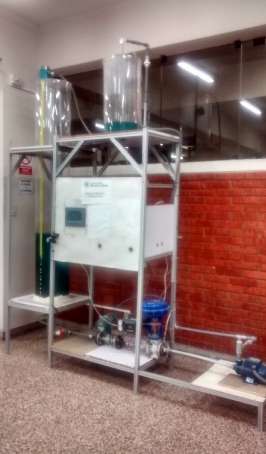 Objetivos Los objetivos principales son: Haciendo uso de equipos electronicos de ultima tecnologia el alumno implementara sistemas de monitoreo, supervision y control automatico para simular procesos de plantas industriales. Analizar el diseno y funcionamiento de los elementos de medicion y control automatico en una planta industrial. Preparar al alumno de la especialidad de Ingenieria Electronica y ramas afines en el diseno, calibracion, operacion y mantenimiento de los pr